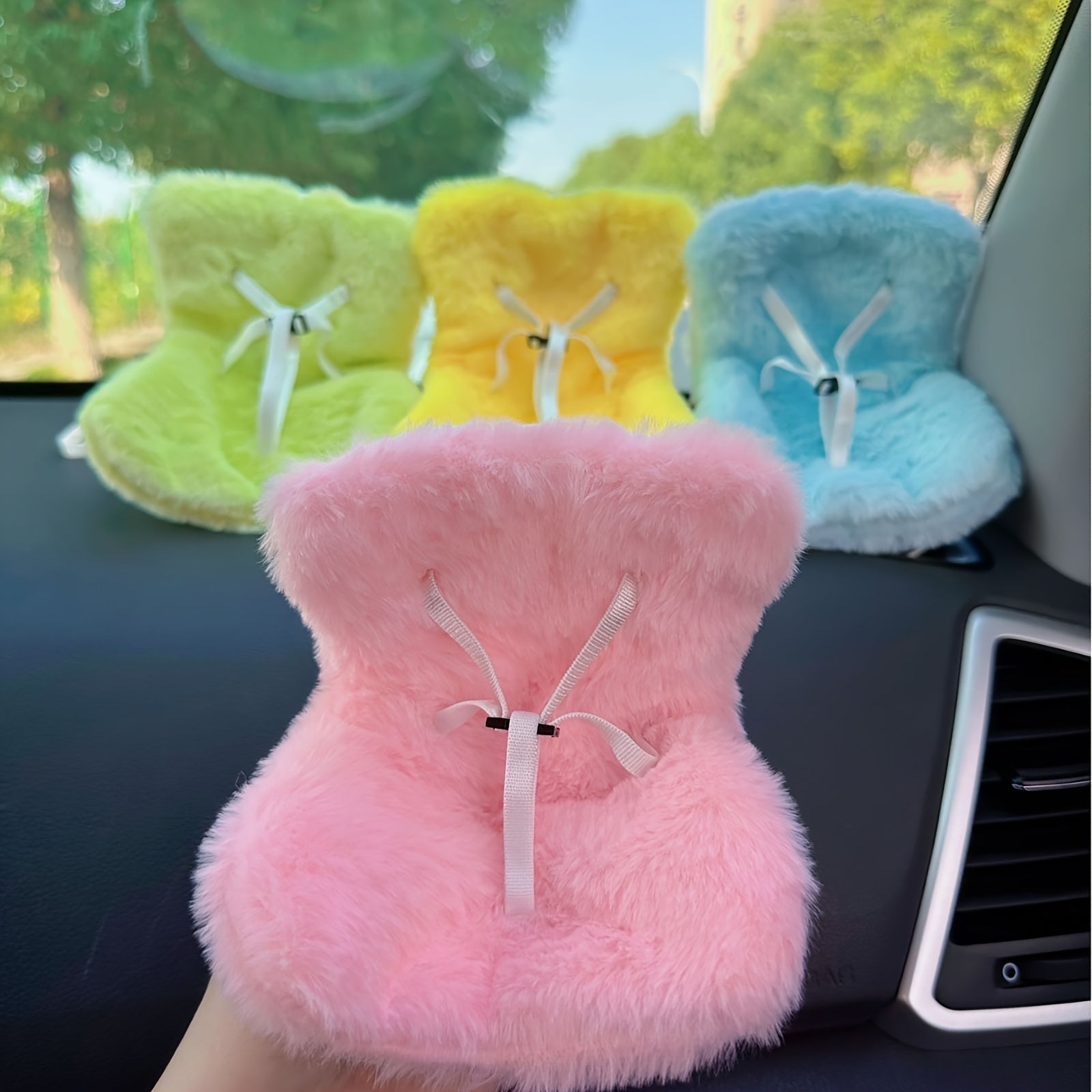 Car Dashboard Ornamen Cute Kawaii Car Seat Doll - Adorable Air Vent Clip-On Decoration, Perfect Gift for Friends, Durable Plastic Vehicle Interior Accessory