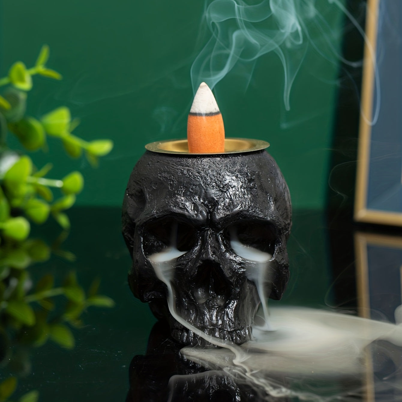 1pc Unique Skull-Shaped Resin Incense Burner - Elegant Gothic Home Decor with Smoke Swirling Effect, Perfect for Creating a Spooky Ambiance, Incense Holde