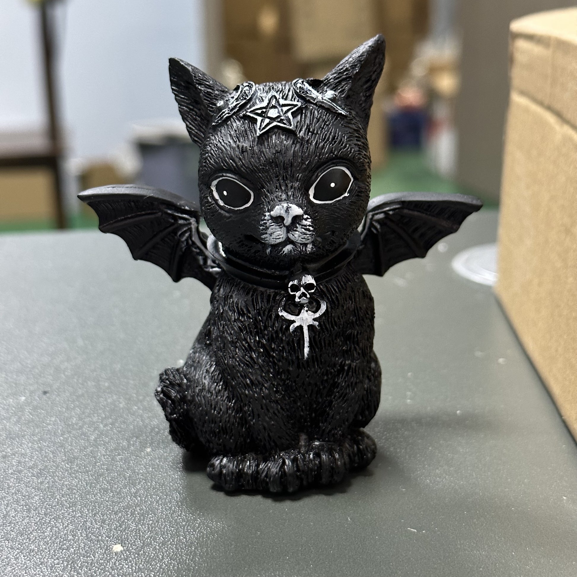 1pc, Exquisite Winged Occult Cat Figurine - Poly Resin Decorative Figurine with Mysterious Design - Ideal for Home Room Decor, Desk, Garden, and Room Decoration Supplies