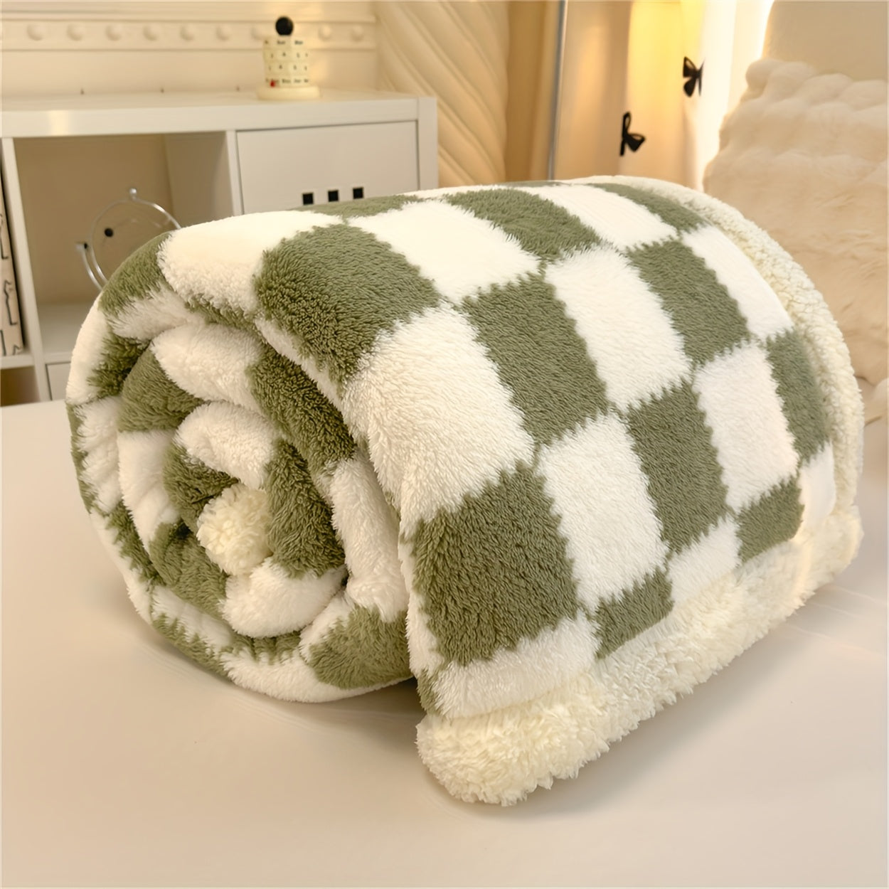 [Cozy Double-Layer Blanket] Cozy & Warm Double-Layer Plush Blanket - Luxurious Black and White Checkered, Soft Polyester Fabric, Machine Washable, All-Season Throw for Bed or Sofa