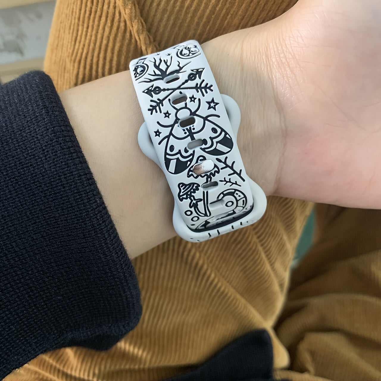 Black Magic Witchcraft Celestial 1pc Silicone Band - Engraved Stylish Strap for Apple Watch Series 1-10 & Ultra - Compatible with 46mm, 40mm, 41mm, 42mm, 44mm, 45mm, 49mm