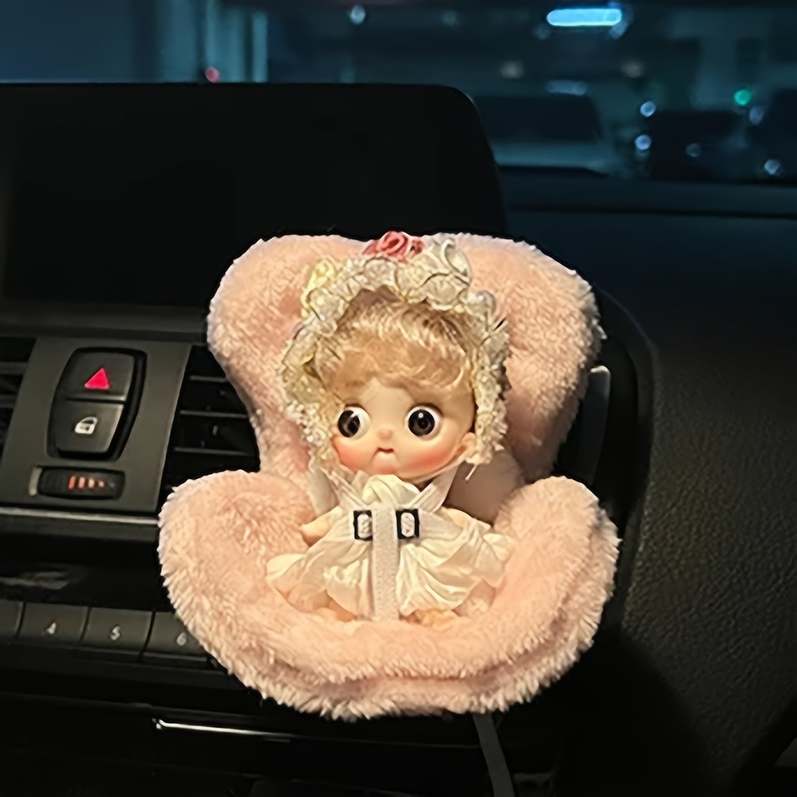 Car Dashboard Ornamen Cute Kawaii Car Seat Doll - Adorable Air Vent Clip-On Decoration, Perfect Gift for Friends, Durable Plastic Vehicle Interior Accessory