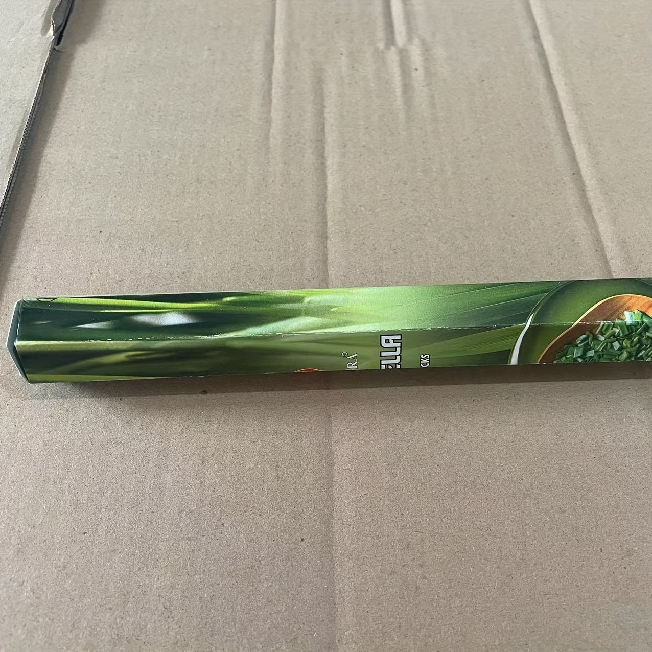 20 sticks/box - 35 scents to choose from, including incense, rose, jasmine, osmanthus and amber. These incense sticks are perfect for air purification in living rooms, bedrooms, and hotels, and are also suitable for offices and entertainment venues to rel