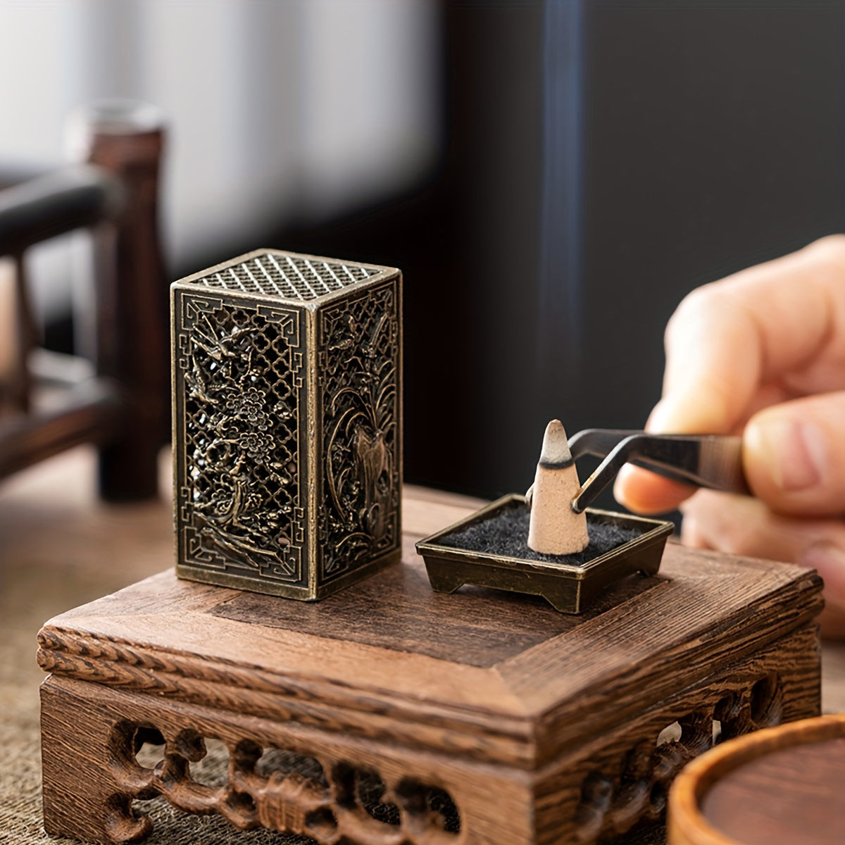 Metal Traditional Chinese Plum Blossom Design Incense Holder - Alloy Orchid Bamboo Chrysanthemum Stand for Home Aroma Relax