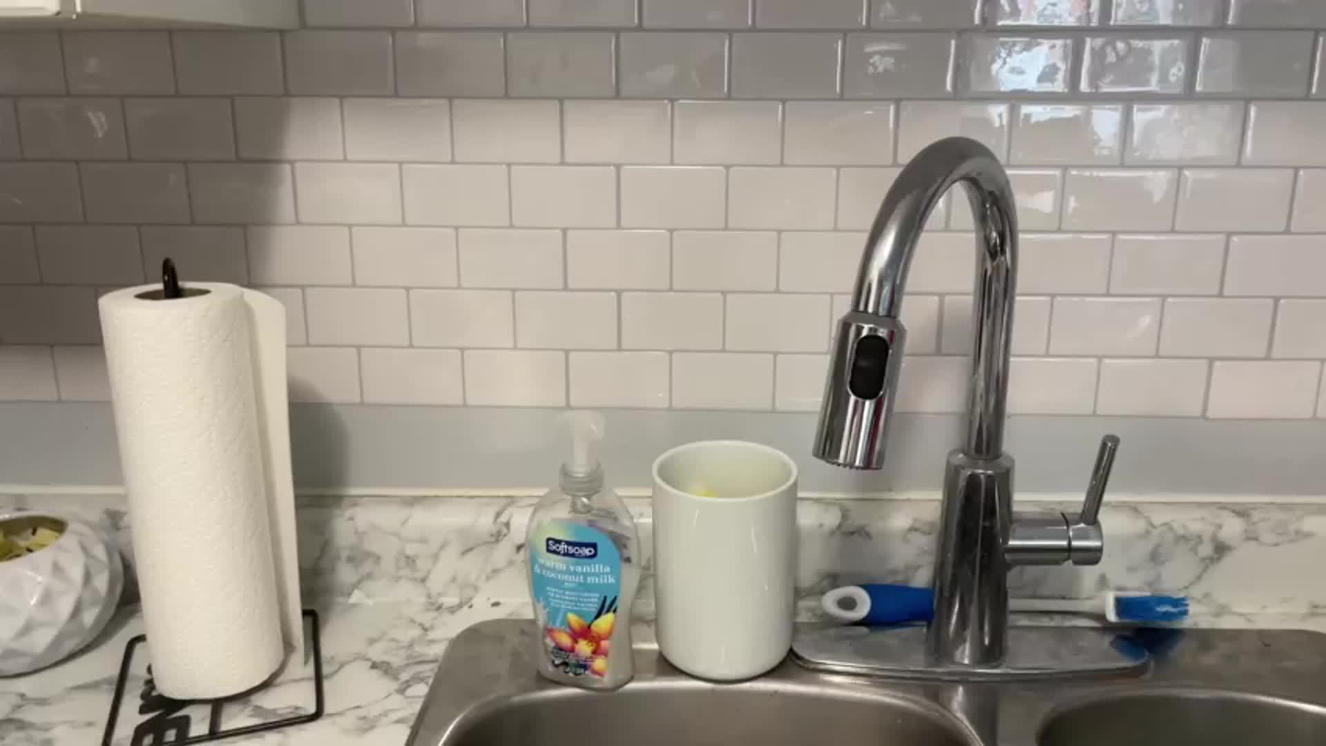 1 Set Black Double Soap Dispenser with Sponge Holder And Dish Brush for Kitchen Sink Countertop, Freestanding Plastic, Phthalate-Free, No Electricity Needed