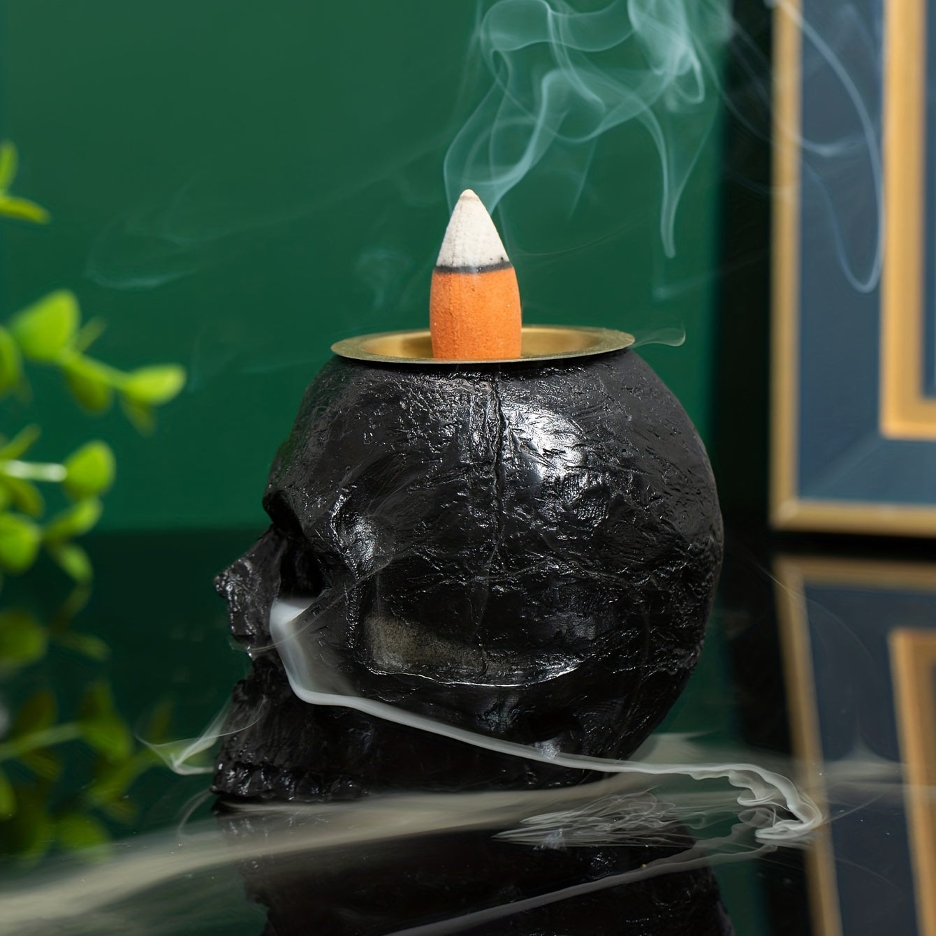 1pc Unique Skull-Shaped Resin Incense Burner - Elegant Gothic Home Decor with Smoke Swirling Effect, Perfect for Creating a Spooky Ambiance, Incense Holde