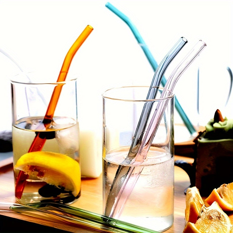 One set of 6 straws + 1 brush. High borosilicate transparent glass straws, heat-resistant, washable and reusable juice straws