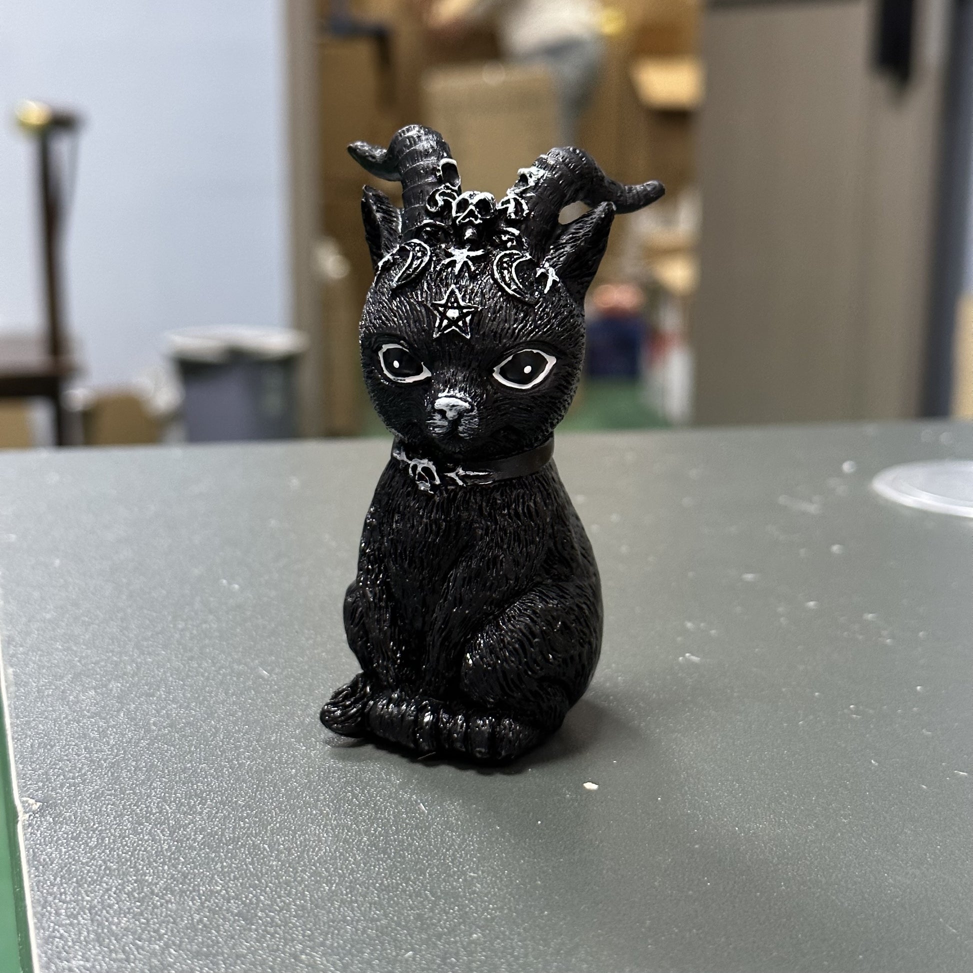 1pc, Exquisite Winged Occult Cat Figurine - Poly Resin Decorative Figurine with Mysterious Design - Ideal for Home Room Decor, Desk, Garden, and Room Decoration Supplies