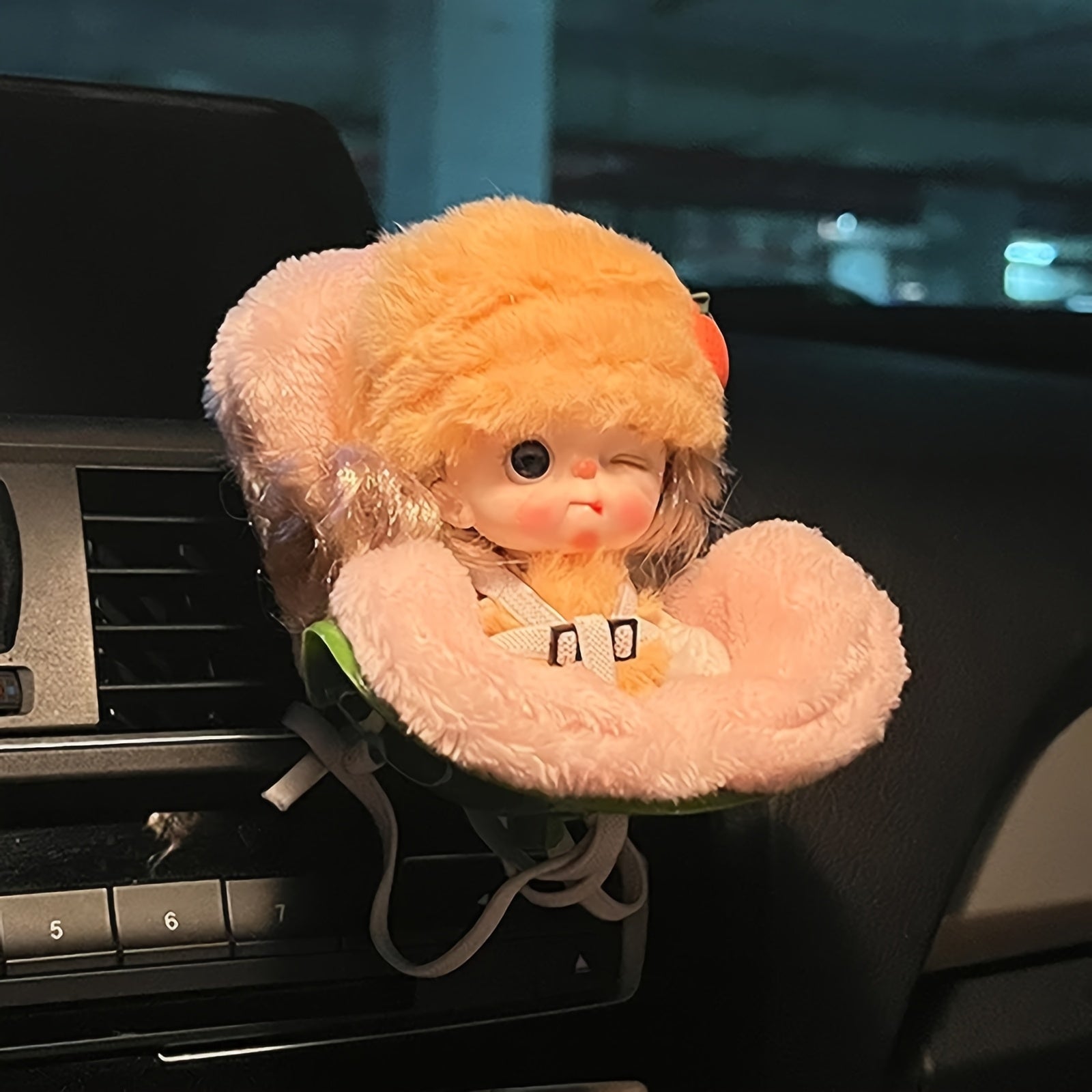 Car Dashboard Ornamen Cute Kawaii Car Seat Doll - Adorable Air Vent Clip-On Decoration, Perfect Gift for Friends, Durable Plastic Vehicle Interior Accessory