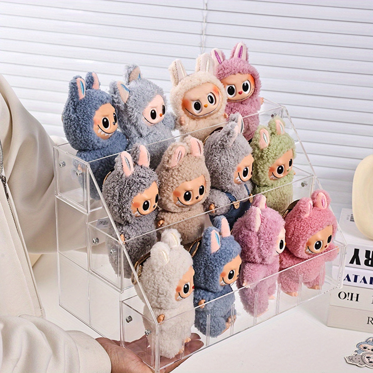 1pc LABUBU Transparent Display Stand (Dolls Not Included), Plush Toy Storage Box, 3-Tiered Staircase Organizer for LABUBU, Durable Multi-Layer Design, Perfect for Doll Collection and Display