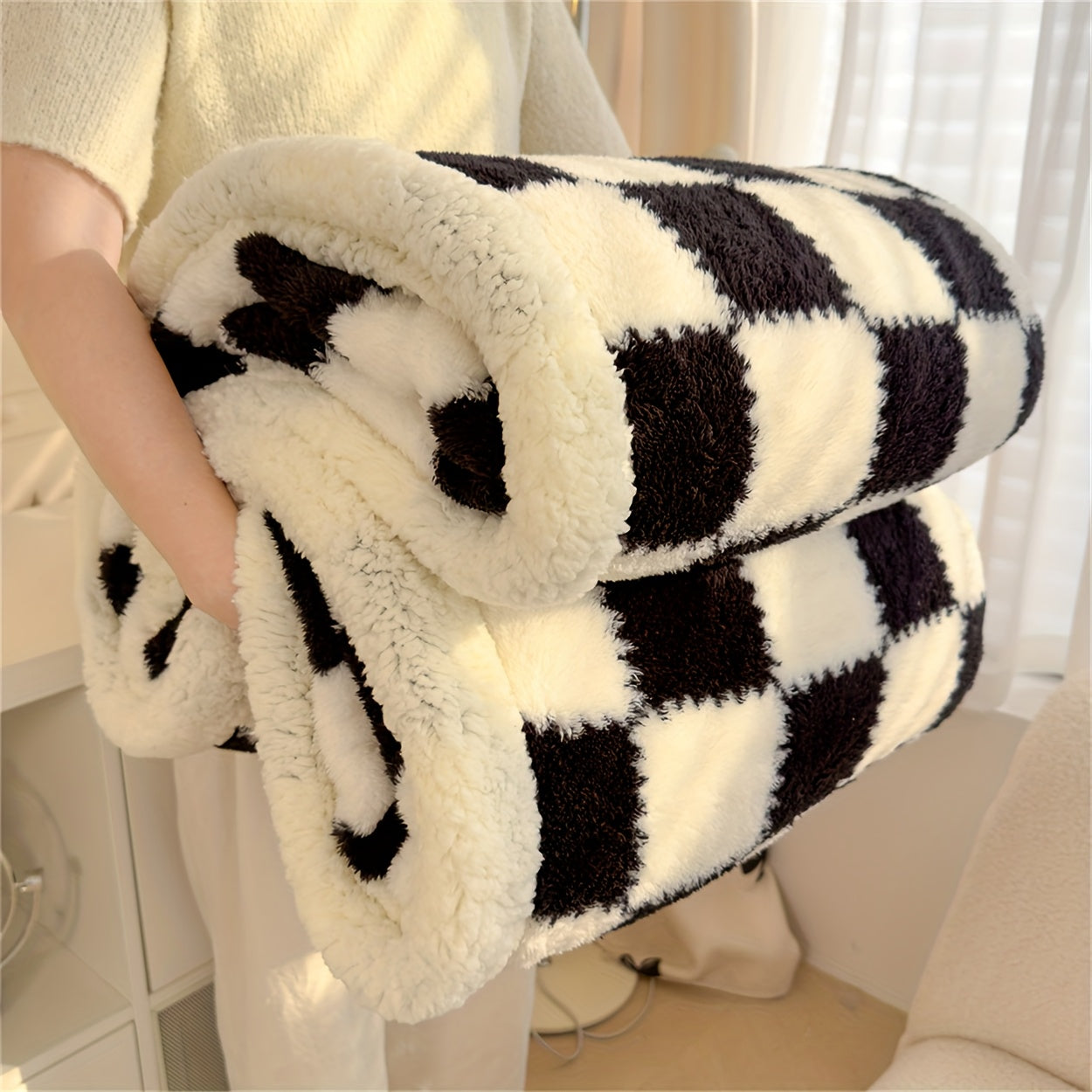 [Cozy Double-Layer Blanket] Cozy & Warm Double-Layer Plush Blanket - Luxurious Black and White Checkered, Soft Polyester Fabric, Machine Washable, All-Season Throw for Bed or Sofa