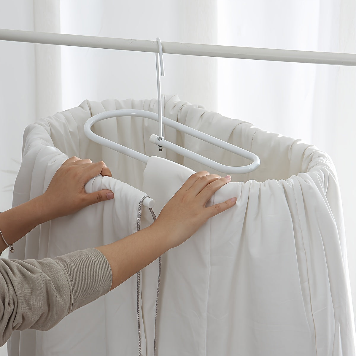 [Rotating Metal Drying Rack] 360-Degree Rotating Spiral Home Drying Rack - Metal Hanger for Quilts and Bed Sheets - Easy Installation, Bedroom Organizers And Storage