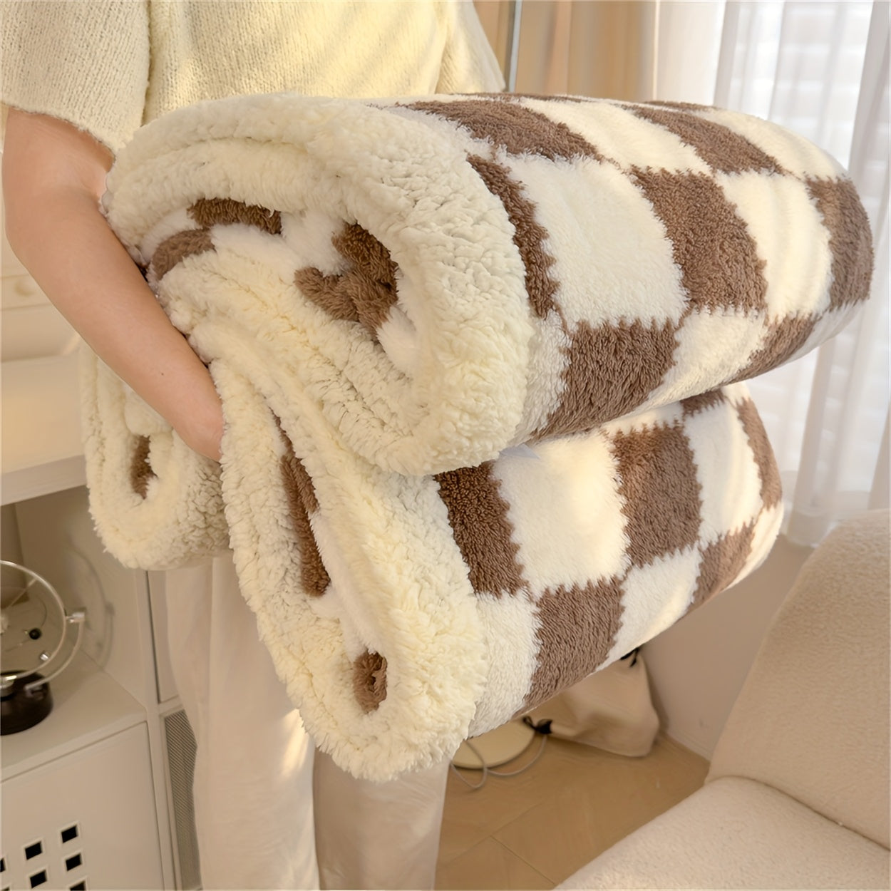 [Cozy Double-Layer Blanket] Cozy & Warm Double-Layer Plush Blanket - Luxurious Black and White Checkered, Soft Polyester Fabric, Machine Washable, All-Season Throw for Bed or Sofa