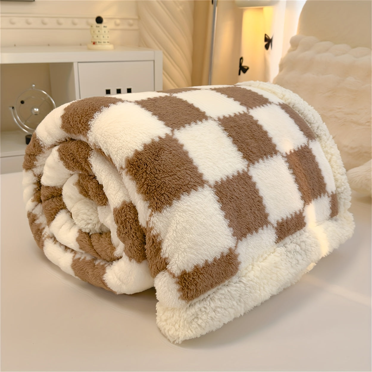 [Cozy Double-Layer Blanket] Cozy & Warm Double-Layer Plush Blanket - Luxurious Black and White Checkered, Soft Polyester Fabric, Machine Washable, All-Season Throw for Bed or Sofa