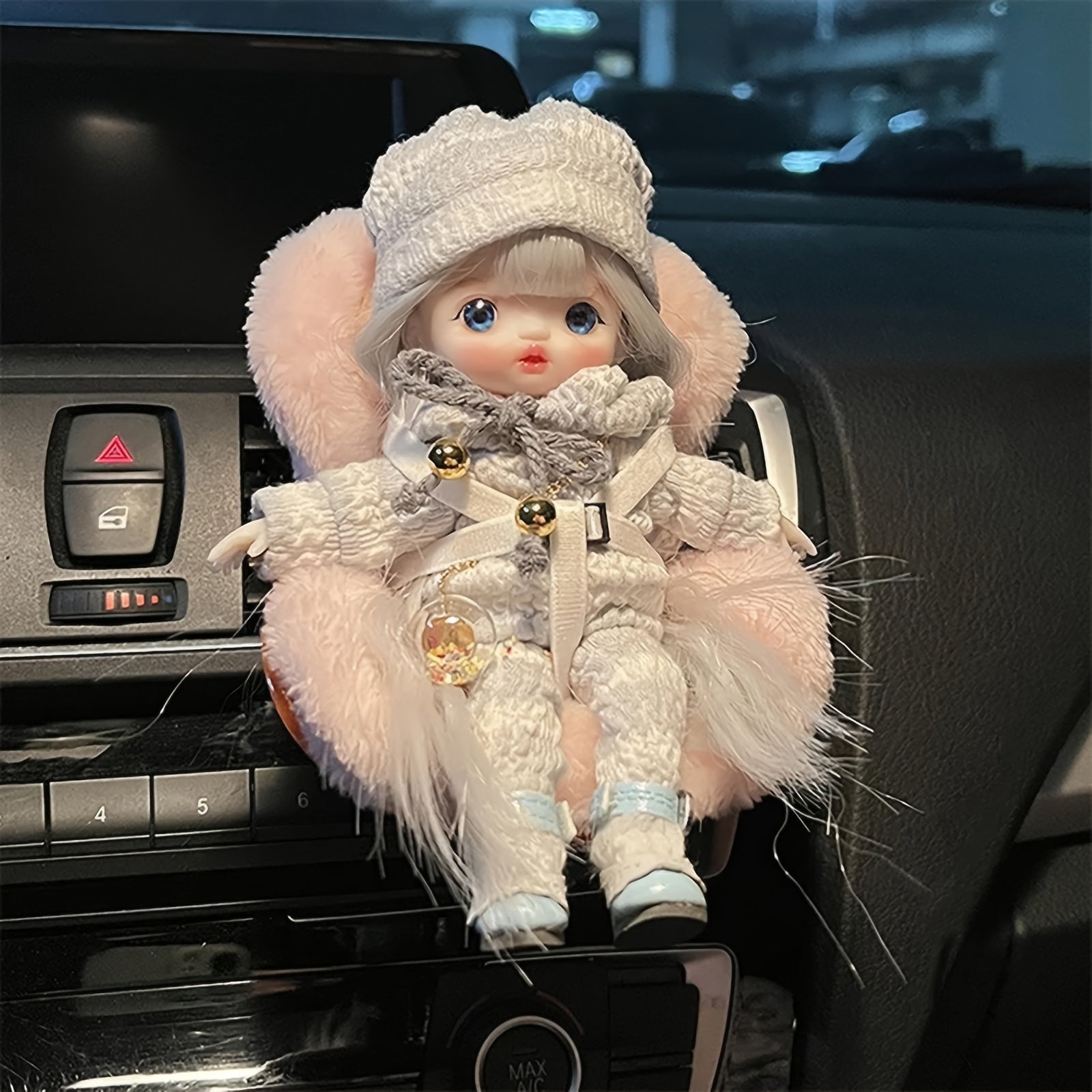 Car Dashboard Ornamen Cute Kawaii Car Seat Doll - Adorable Air Vent Clip-On Decoration, Perfect Gift for Friends, Durable Plastic Vehicle Interior Accessory