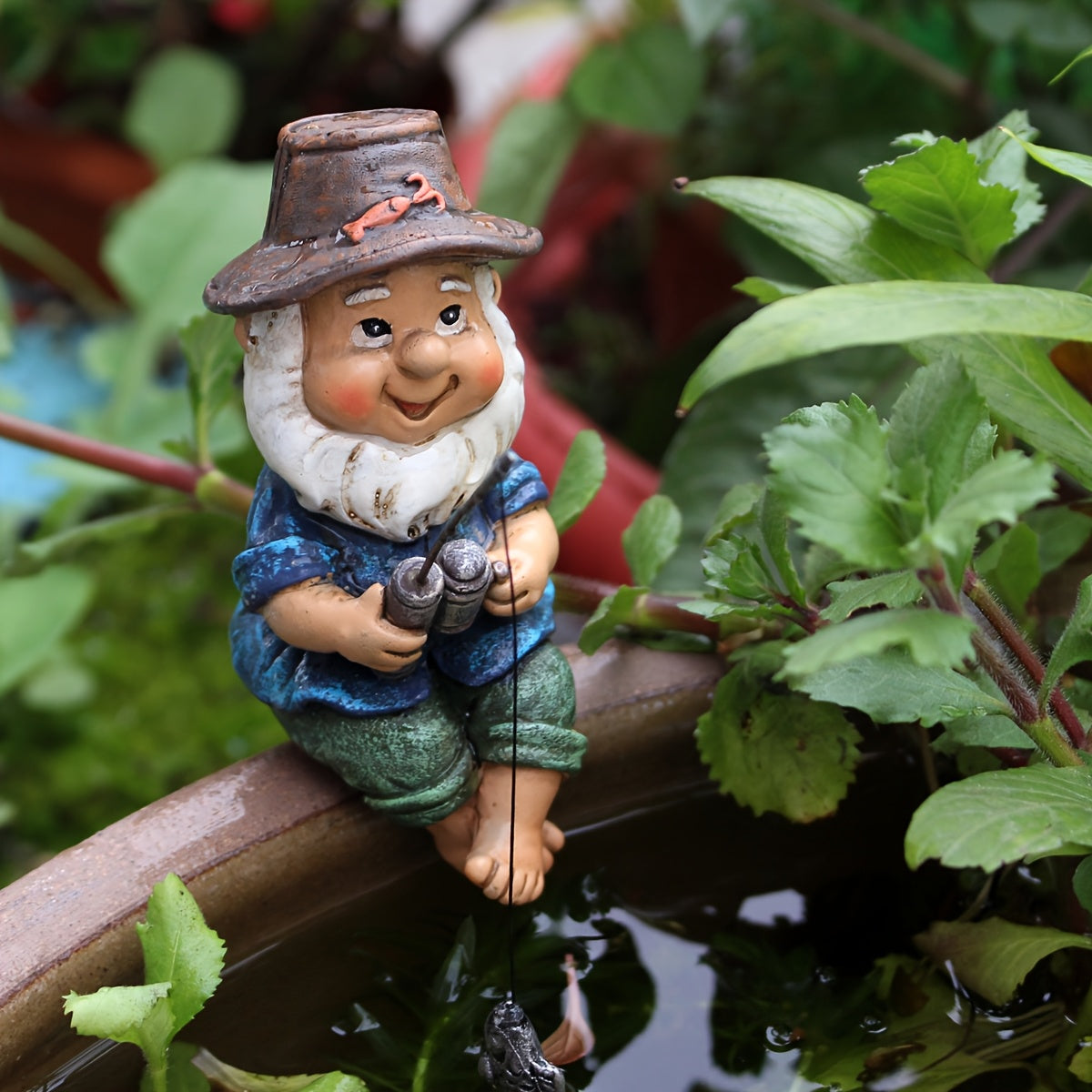Whimsical Resin Fishing Gnome Figurine - Durable, Weather-Resistant Garden Decor, 1pc