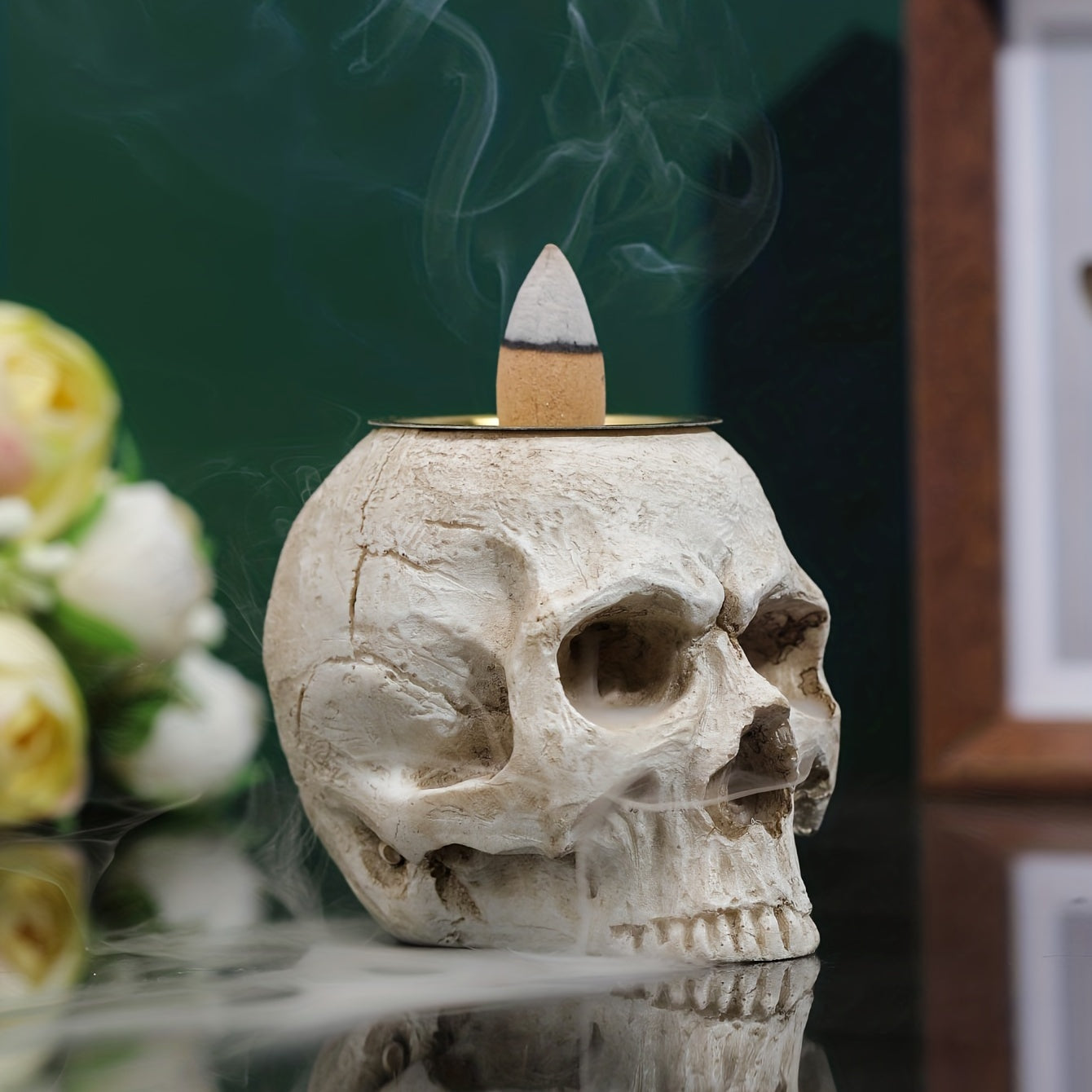 1pc Unique Skull-Shaped Resin Incense Burner - Elegant Gothic Home Decor with Smoke Swirling Effect, Perfect for Creating a Spooky Ambiance, Incense Holde