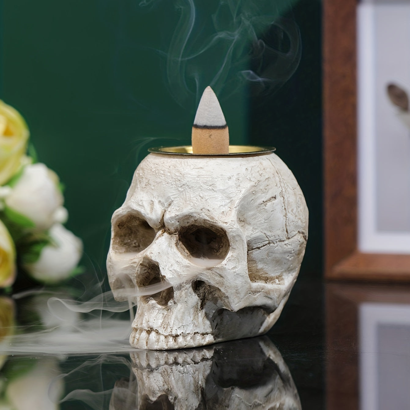 1pc Unique Skull-Shaped Resin Incense Burner - Elegant Gothic Home Decor with Smoke Swirling Effect, Perfect for Creating a Spooky Ambiance, Incense Holde