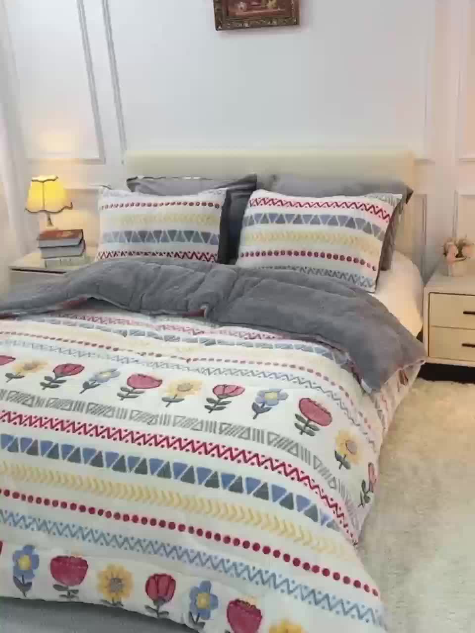 Cozy Boho Floral Snowflake Velvet Comforter - Soft, Light Beige-Friendly & Quilted for All Seasons - Machine Washable, Fade-Resistant Thick Bedding for Bedroom & Guest Room, Christmas present