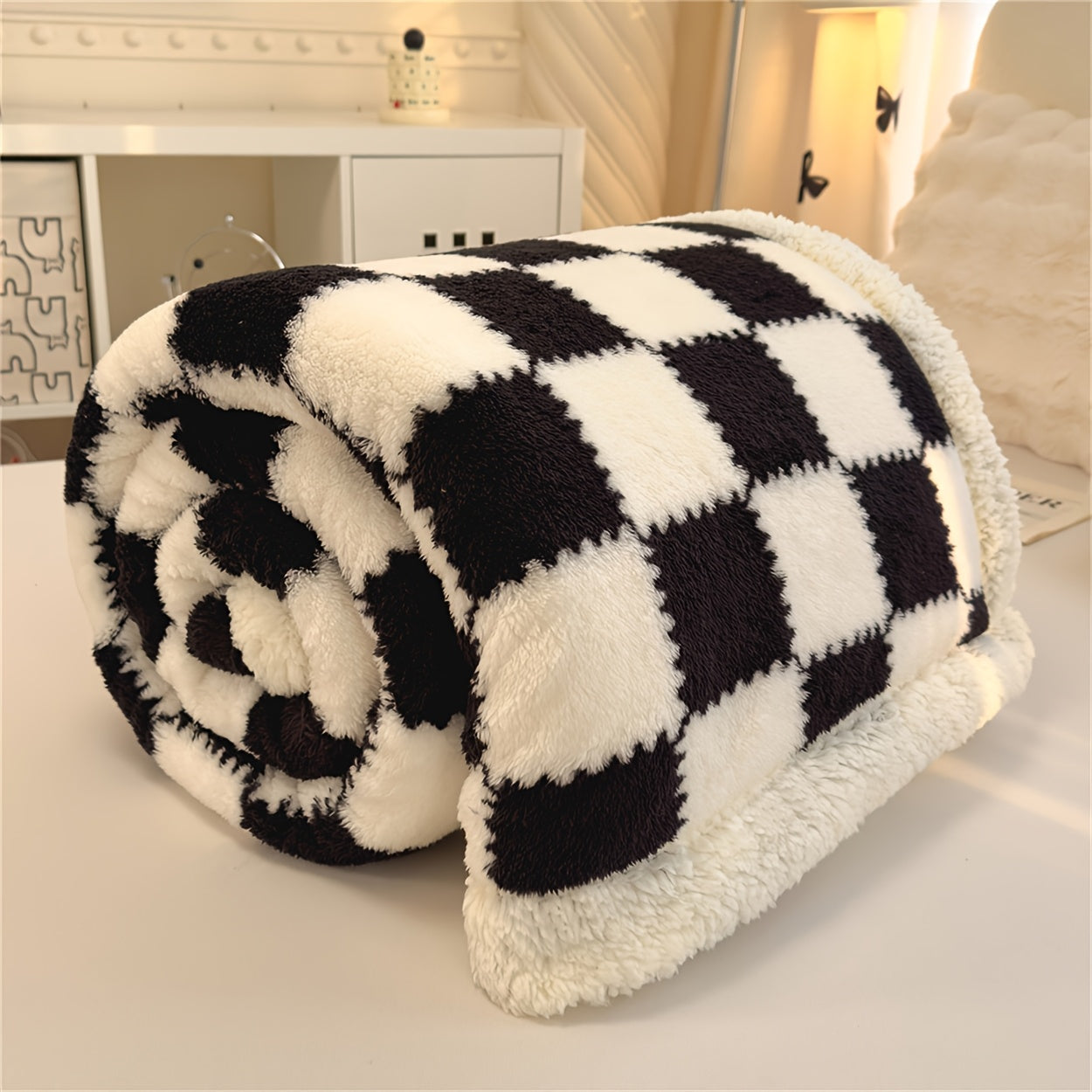[Cozy Double-Layer Blanket] Cozy & Warm Double-Layer Plush Blanket - Luxurious Black and White Checkered, Soft Polyester Fabric, Machine Washable, All-Season Throw for Bed or Sofa