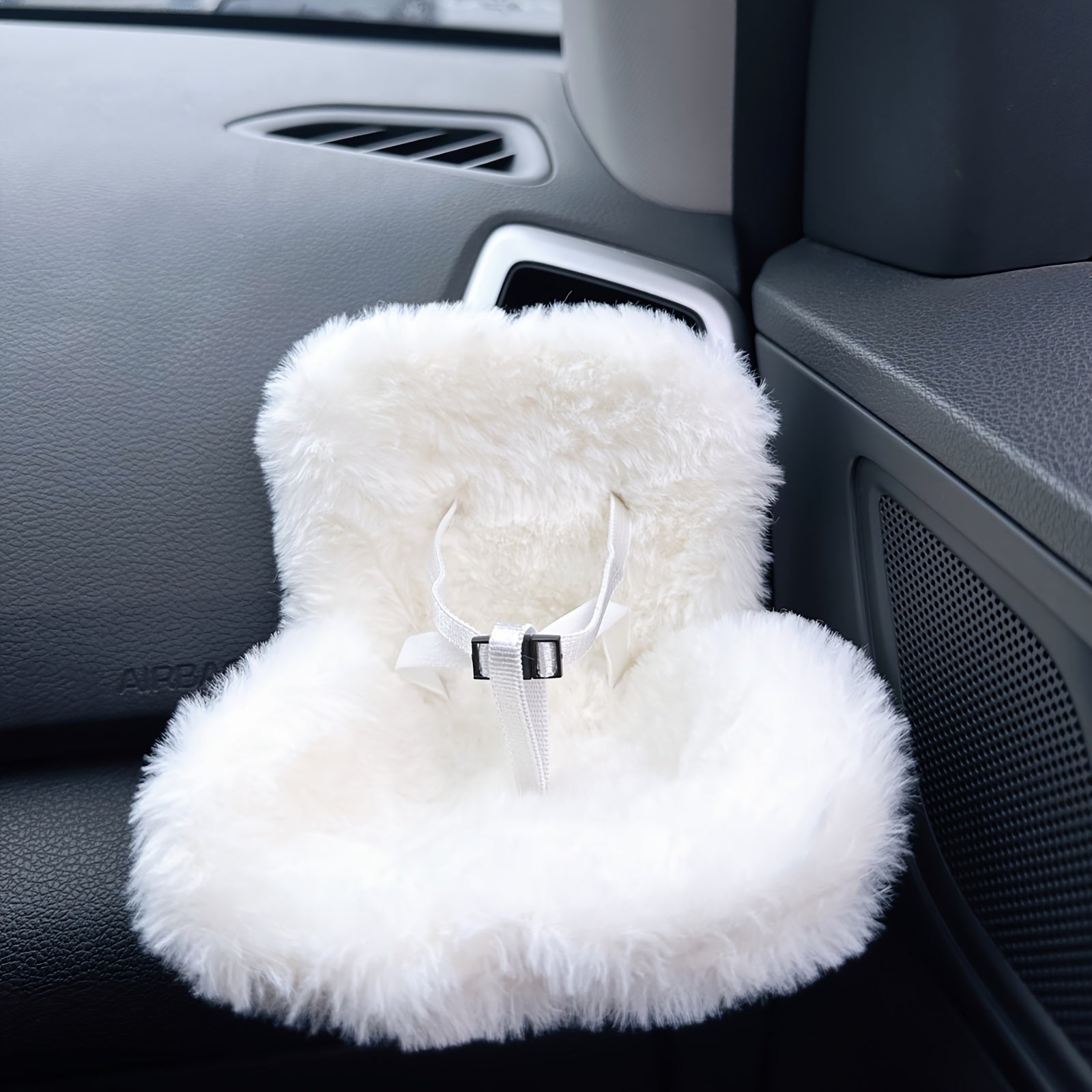 Car Dashboard Ornamen Cute Kawaii Car Seat Doll - Adorable Air Vent Clip-On Decoration, Perfect Gift for Friends, Durable Plastic Vehicle Interior Accessory