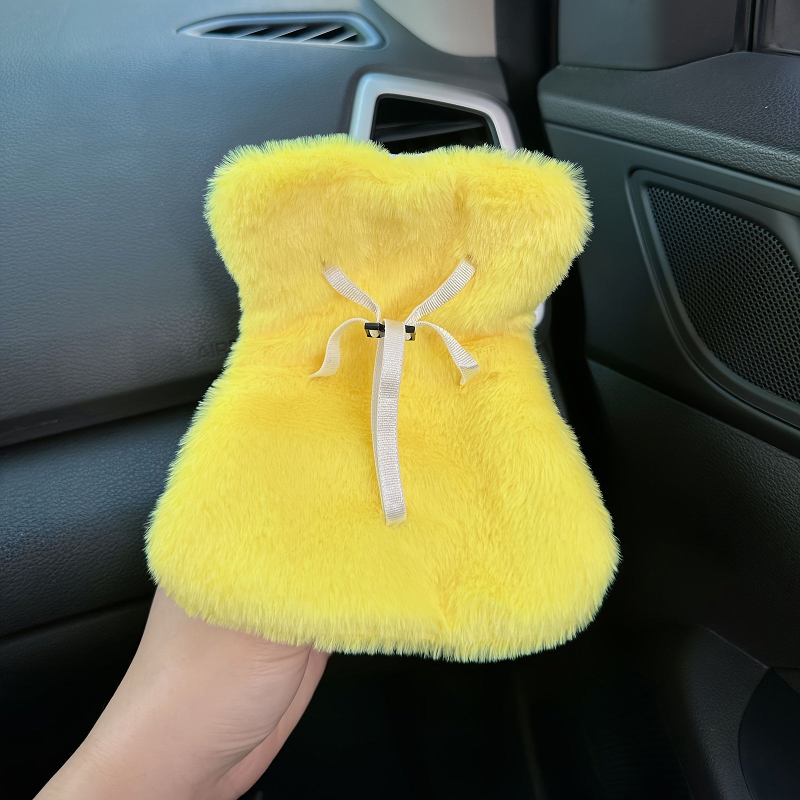 Car Dashboard Ornamen Cute Kawaii Car Seat Doll - Adorable Air Vent Clip-On Decoration, Perfect Gift for Friends, Durable Plastic Vehicle Interior Accessory