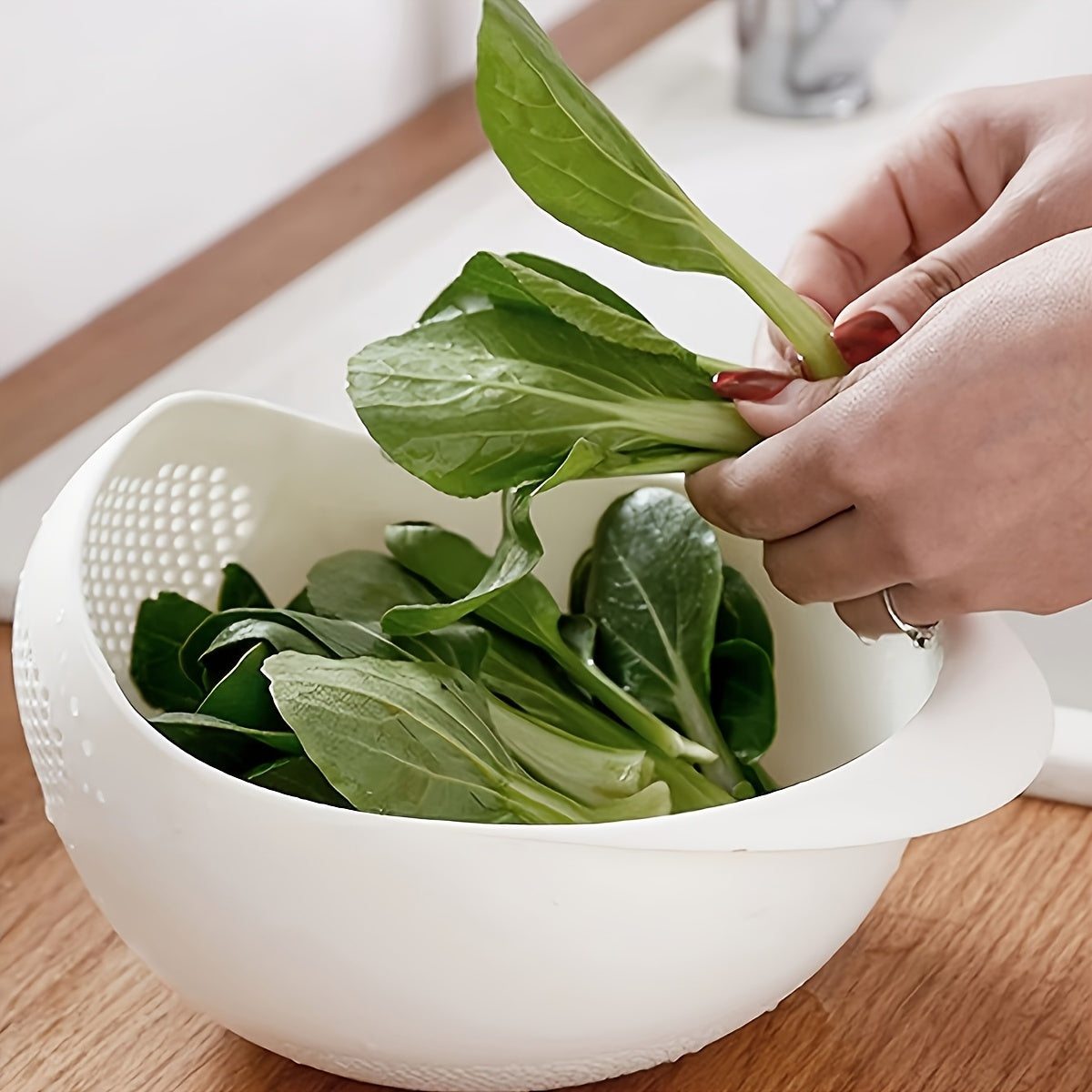 [1pc Plastic Strainer] 1pc Modern Plastic Kitchen Strainer Basket | Multi-Purpose Food Drain Basket for Fruits, Vegetables, Rice & Grains | Durable Perforated Design for Easy Washing & Storage, Perfect for Fresh Produce Like Tomatoes, Peppers & Onions