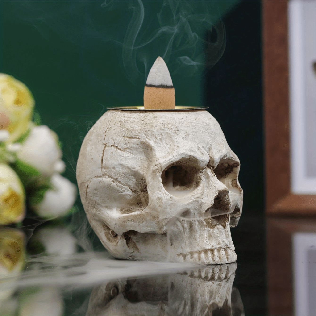 1pc Unique Skull-Shaped Resin Incense Burner - Elegant Gothic Home Decor with Smoke Swirling Effect, Perfect for Creating a Spooky Ambiance, Incense Holde