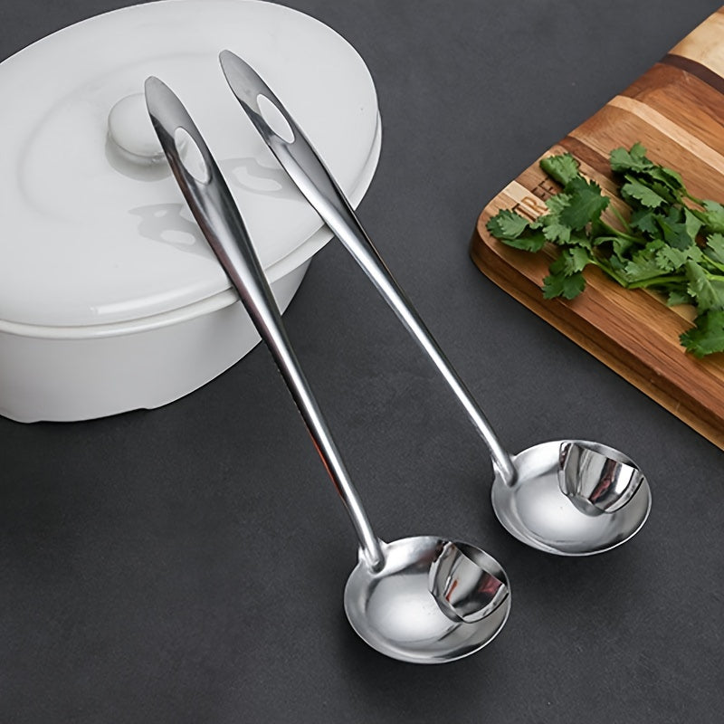 Stainless Steel Oil Separator Spoon - 1pc Fat Skimmer Ladle, Grease Strainer for Soup & Gravy, Hot Pot Oil Filter Tool with Long Handle and Pouring Spout for Kitchen Use