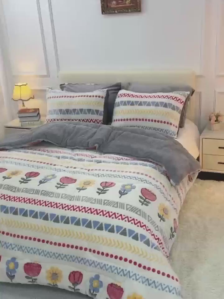 Cozy Boho Floral Snowflake Velvet Comforter - Soft, Light Beige-Friendly & Quilted for All Seasons - Machine Washable, Fade-Resistant Thick Bedding for Bedroom & Guest Room, Christmas present